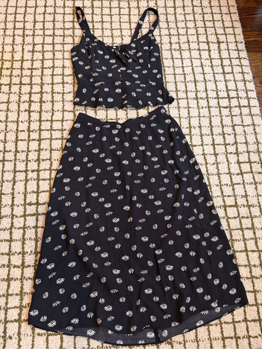 Aritizia SET of 2 Wilfred daisy midi slip skirt & tie top
